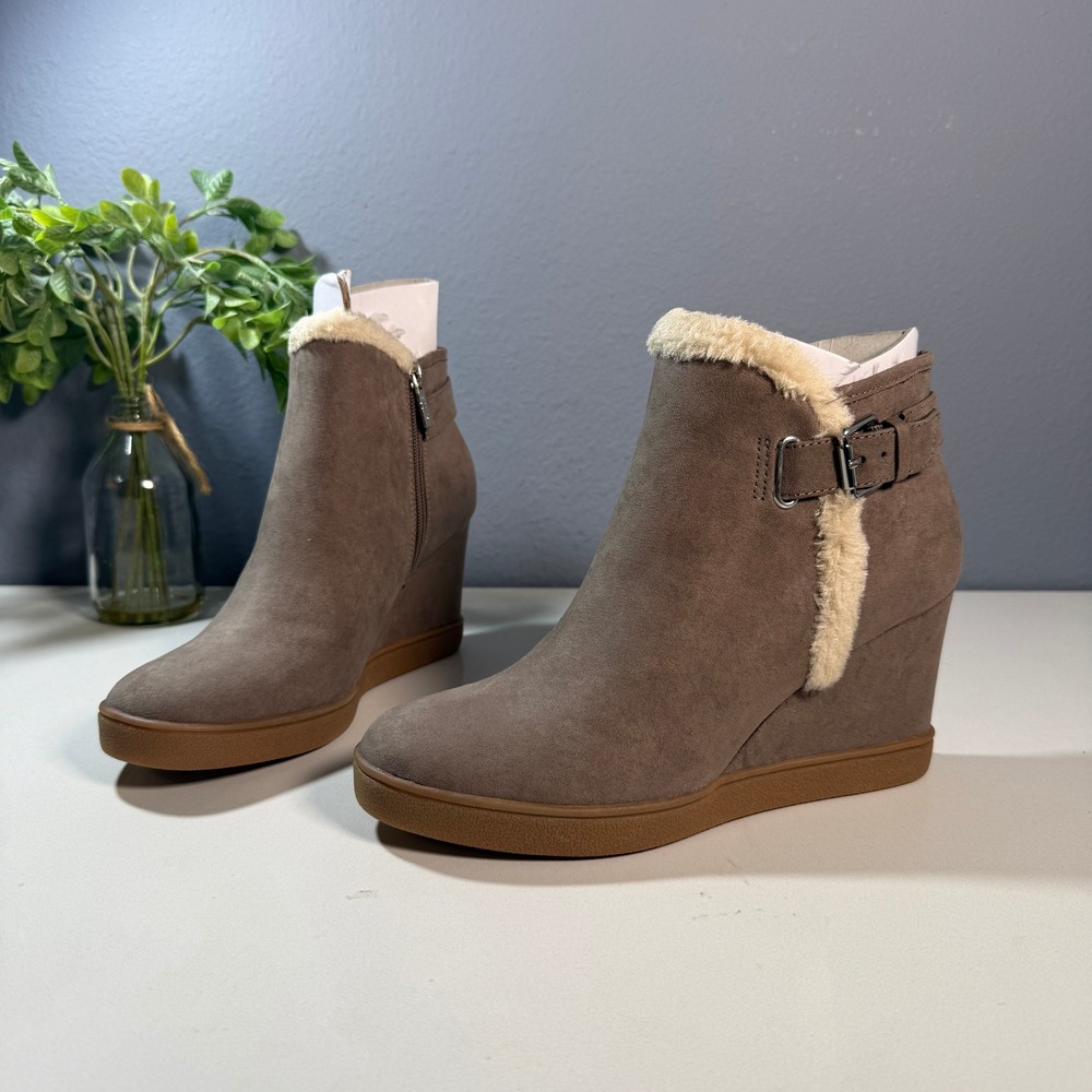 UNISA Taupe Faux Suede Wedge Ankle Boots Women's Size 8Fur‎ Trim Side Zip NEW